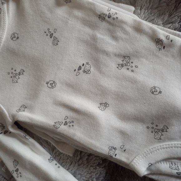 Carters preemie bundle - Picture 4 of 6